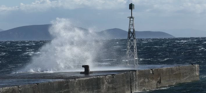 Κακοκαιρία «Φοίβος»: Προβλήματα σε δρομολόγια πλοίων λόγω ισχυρών ανέμων